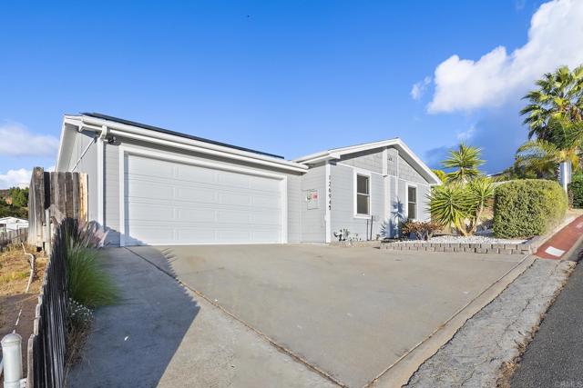 12694 Jackson Heights Drive, El Cajon CA: https://media.crmls.org/mediaz/702a5738-f5dd-4d11-85fd-2e2f03984085.jpg