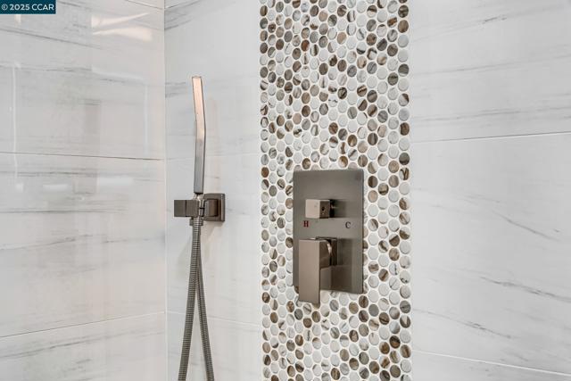 1200 Leisure Ln, Walnut Creek CA: https://media.crmls.org/mediaz/702a82eb-e236-4525-97d6-9ed1e1e96ee8.jpg