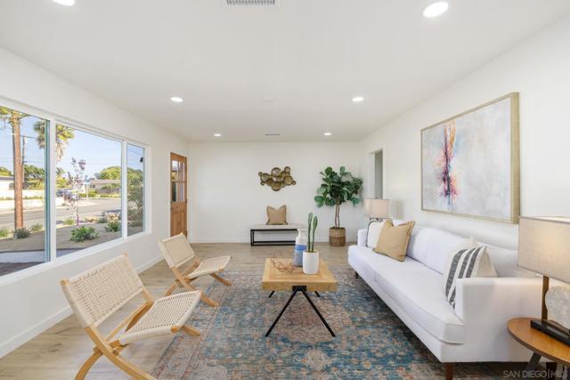 4626 4628 Derrick dr, San Diego CA: https://media.crmls.org/mediaz/702a92ec-db5a-486a-af58-43c81120118b.jpg