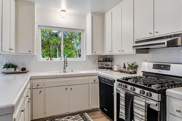2259 Chanticleer Avenue, Santa Cruz CA: https://media.crmls.org/mediaz/702a98f6-1e0b-4410-998b-02239045898b.jpg