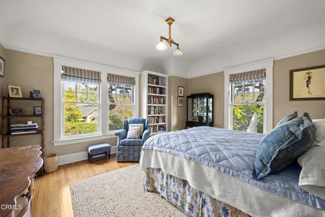 412 Oaklawn Avenue, South Pasadena CA: https://media.crmls.org/mediaz/702ab5e9-9d29-4a6e-b54c-46129bfaf7ab.jpg