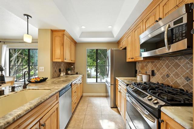 Detail Gallery Image 3 of 24 For 6984 Sandpiper Pl, Carlsbad,  CA 92009 - 2 Beds | 2 Baths
