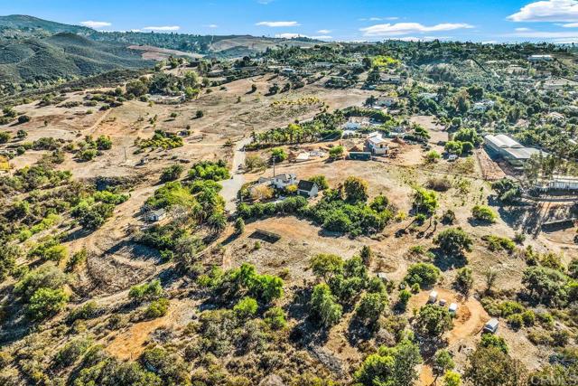 Detail Gallery Image 2 of 7 For 1589 Aldorado Dr, Vista,  CA 92084 - – Beds | – Baths