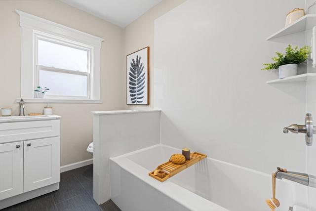 551 53rd Street, Oakland CA: https://media.crmls.org/mediaz/702bcc73-8a67-4fd3-9ab1-e53afd538b49.jpg