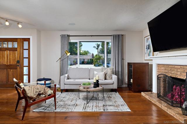 12835 Reo Real Dr, Poway CA: https://media.crmls.org/mediaz/702be32a-89d6-4d95-937e-9c6145275729.jpg