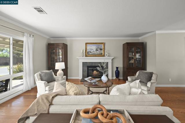 3701 Sattler Dr, Concord CA: https://media.crmls.org/mediaz/702c3372-18f5-46eb-b2e7-4816e345a397.jpg