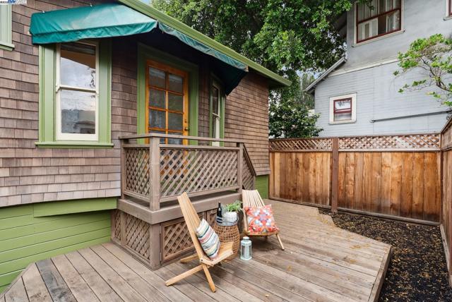 3206 Garfield Ave, Alameda CA: https://media.crmls.org/mediaz/702c42de-393e-4c89-a622-45cd2bff436d.jpg
