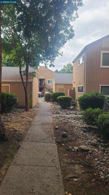 7977 Arcade Lake Ln, Citrus Heights CA: https://media.crmls.org/mediaz/702c91a9-78e3-4380-90d0-f1f1c1c67764.jpg