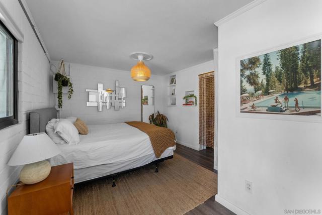 9586 Alto Dr, La Mesa CA: https://media.crmls.org/mediaz/702e1139-dcbe-48cd-8fc7-54b18381665e.jpg