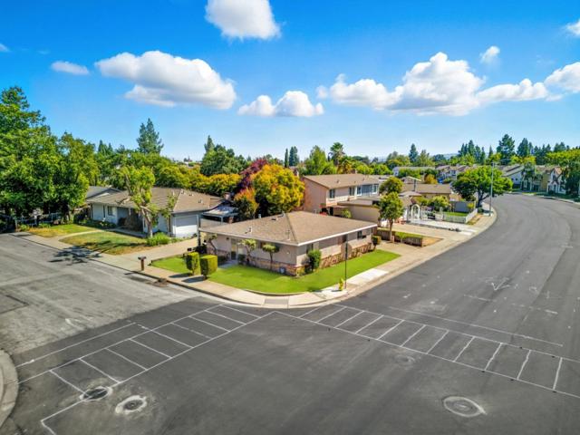190 Ronan Avenue, Gilroy CA: https://media.crmls.org/mediaz/702e87e9-3aa9-476d-8aa3-f9d898a24fbf.jpg