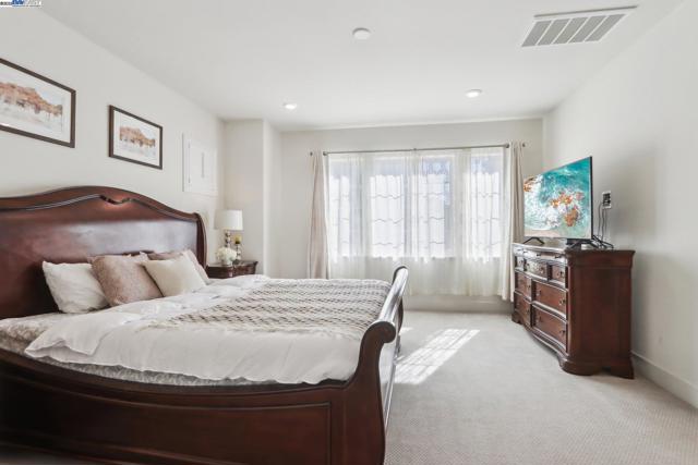 5623 Central Pkwy, Dublin CA: https://media.crmls.org/mediaz/702f913f-62f6-44f4-b6e6-ff07ddd9aa7e.jpg