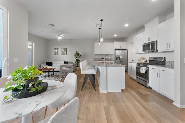 Detail Gallery Image 7 of 39 For 212 Perennial Pl, Fallbrook,  CA 92028 - 3 Beds | 2/1 Baths