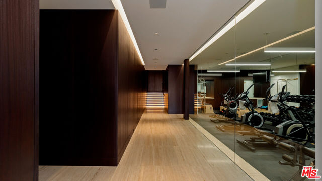1305 Collingwood Place, Los Angeles CA: https://media.crmls.org/mediaz/70309fbc-ed72-4ba8-b0f4-e037c0ea3f1b.jpg