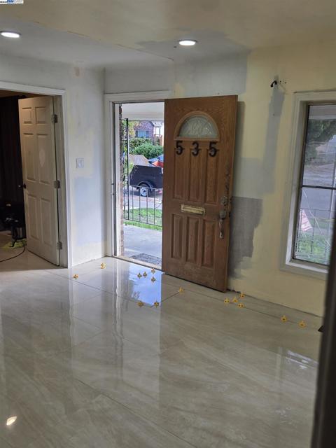 535 W Carlton Way, Tracy CA: https://media.crmls.org/mediaz/7030fd00-c55b-4dd7-b587-d0d2b6c6d0de.jpg