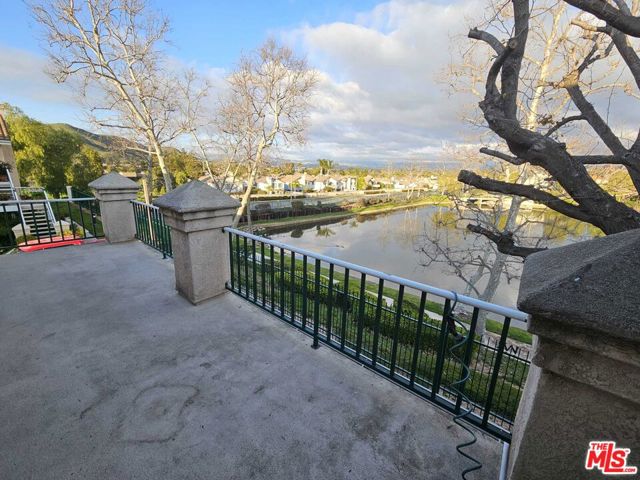 290 Ridgeton Lane, Simi Valley CA: https://media.crmls.org/mediaz/703102b9-05e8-47c9-ad37-5a81ab4469ab.jpg