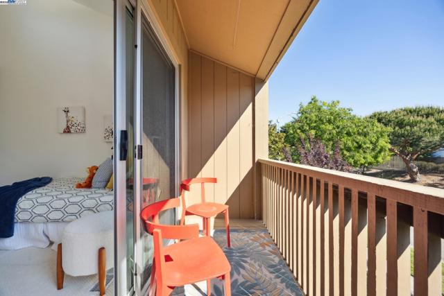 3362 Tonga Ln, Alameda CA: https://media.crmls.org/mediaz/70314994-351e-4094-8cad-b6e7f7903c8f.jpg