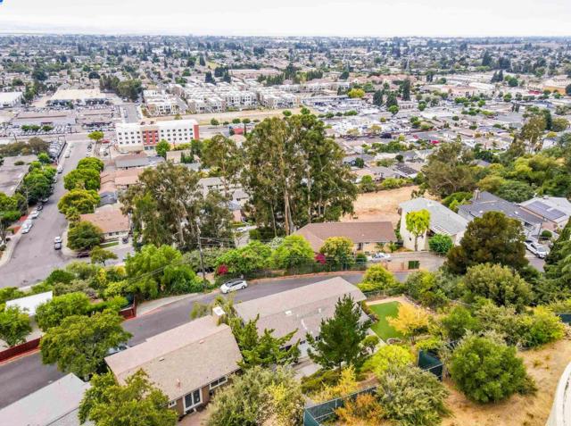 1068 Central Boulevard, Hayward CA: https://media.crmls.org/mediaz/70316e20-64bd-4916-98f6-4e030321fa58.jpg