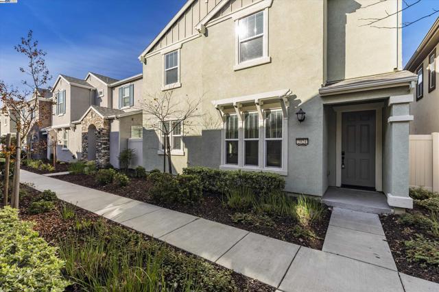 2024 Honey Church Pl, Roseville CA: https://media.crmls.org/mediaz/70319ef7-ce49-444b-83fa-e17ce61b05e4.jpg