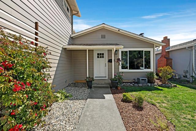 1324 Linda Mar Boulevard, Pacifica CA: https://media.crmls.org/mediaz/7031abbf-0b12-445b-818c-381bf099d610.jpg