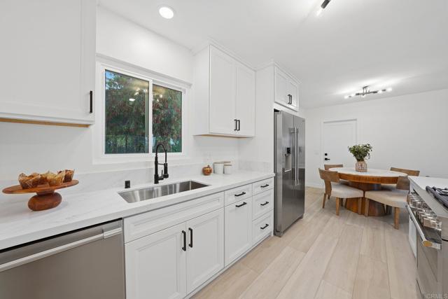 Detail Gallery Image 26 of 69 For 323 Glencrest Dr, Solana Beach,  CA 92075 - 3 Beds | 2 Baths