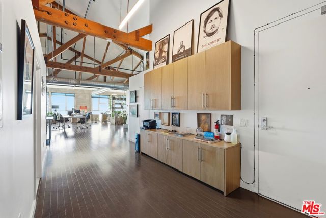 530 S Hewitt Street, Los Angeles CA: https://media.crmls.org/mediaz/7032131a-3033-4a4a-a3c5-ce1bc51797f8.jpg