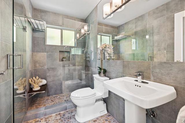 4096 17th Street, San Francisco CA: https://media.crmls.org/mediaz/70322aa5-e36f-47f2-b1ff-291c988b213e.jpg