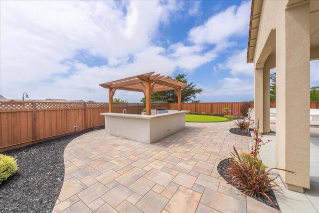 2999 Bluffs Drive, Marina CA: https://media.crmls.org/mediaz/7032af40-b6f7-4684-917b-47b7b204b1f7.jpg