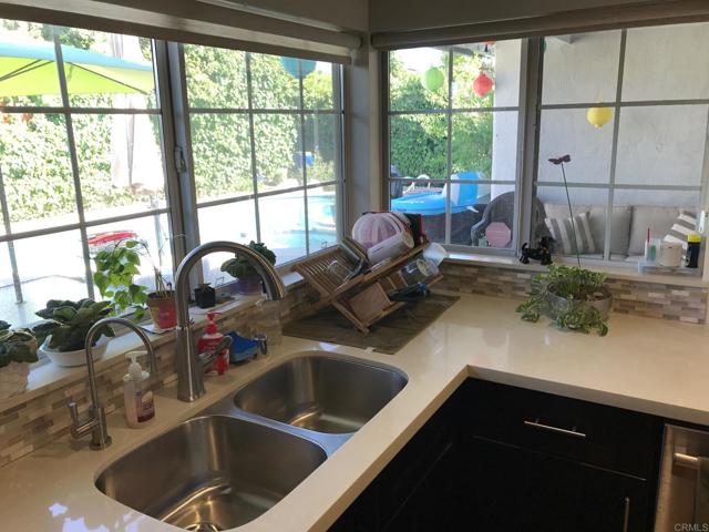 Detail Gallery Image 5 of 56 For 6860 Whitaker Ave, Lake Balboa,  CA 91406 - 3 Beds | 2 Baths