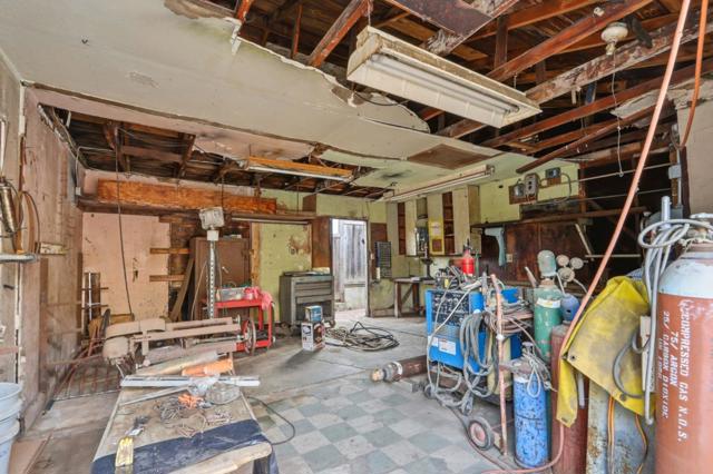 10614 Merriman Road, Cupertino CA: https://media.crmls.org/mediaz/7033324e-5c0e-4f8f-9f69-532b73d0c037.jpg