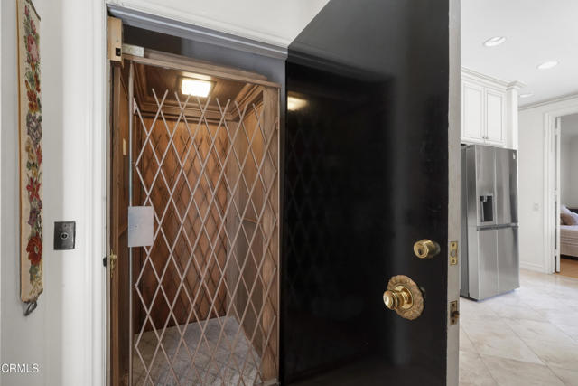 630 S Orange Grove Boulevard, Pasadena CA: https://media.crmls.org/mediaz/703348b6-0f0f-474f-81ea-45a34994cd3a.jpg