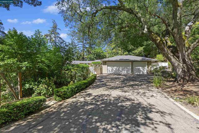 1087 Rahara Dr, Lafayette CA: https://media.crmls.org/mediaz/703370d6-43bf-4755-b6df-9d8f900a9b00.jpg