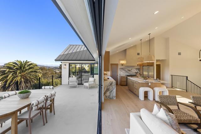 3920 Holly Brae, Carlsbad CA: https://media.crmls.org/mediaz/7034603c-d552-49f8-b4b6-71a69369b971.jpg