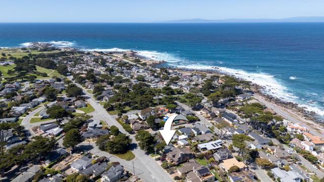 1022 Del Monte Boulevard, Pacific Grove CA: https://media.crmls.org/mediaz/70347c19-6a94-4a71-9e75-942ceda0ee6b.jpg