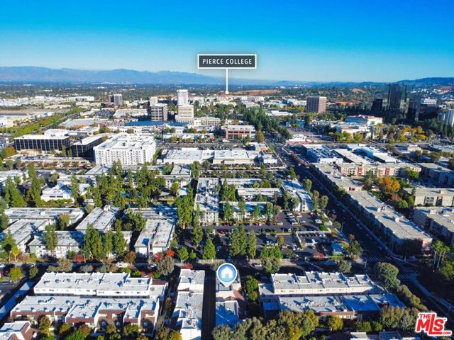 6213 Randi Avenue, Woodland Hills CA: https://media.crmls.org/mediaz/7034fc47-52fe-4756-8a81-fbbe7aa15537.jpg