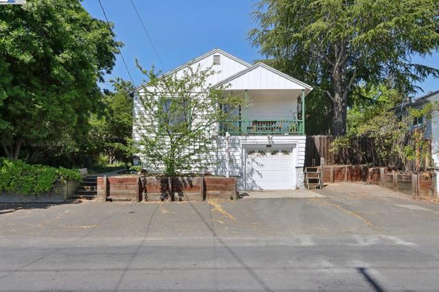 1101 Palm Avenue, Martinez CA: https://media.crmls.org/mediaz/70352be9-4fca-44d7-a256-247e51f02337.jpg