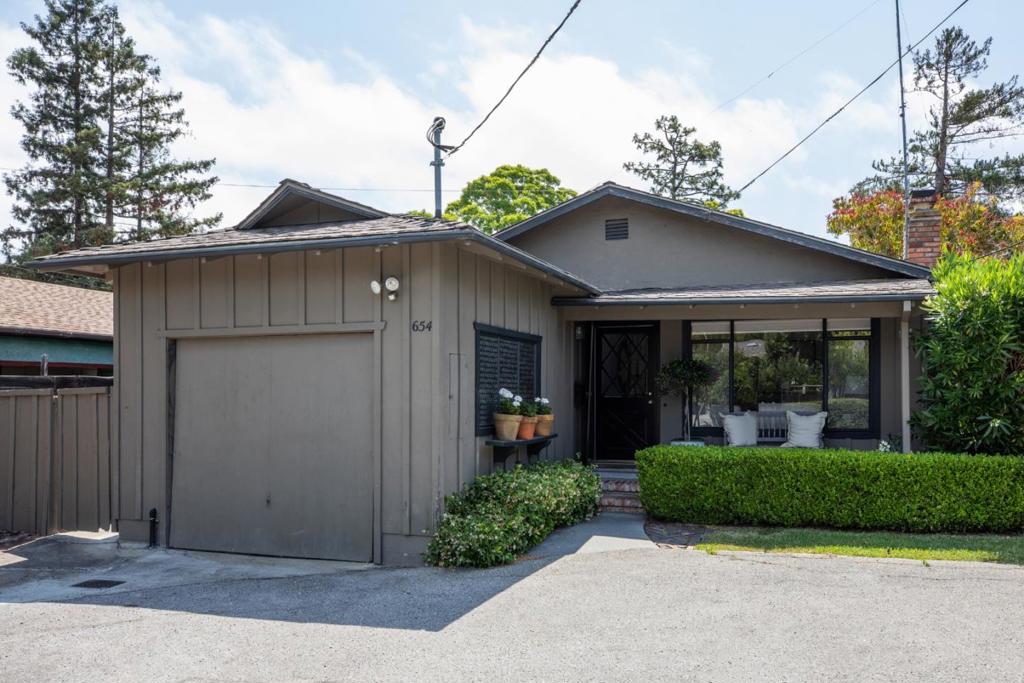 654 Loma Verde Avenue