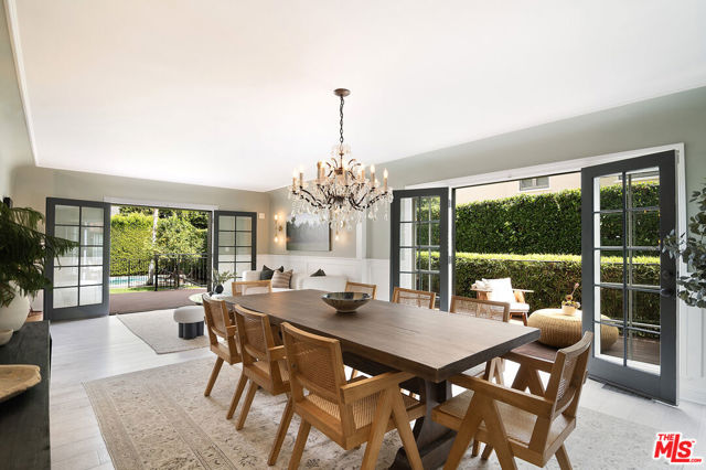 338 S Highland Avenue, Los Angeles CA: https://media.crmls.org/mediaz/70365e96-95e7-481a-965b-163cb031b350.jpg