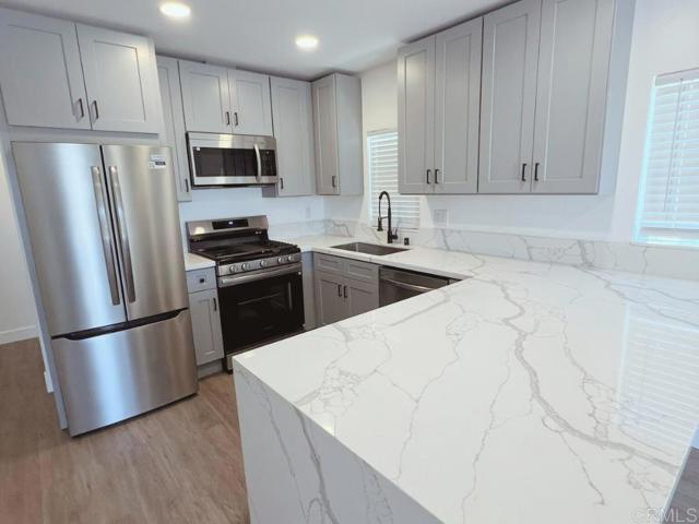 Detail Gallery Image 6 of 17 For 220 Southlook Ave, San Diego,  CA 92113 - 3 Beds | 2 Baths