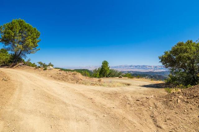 924 Croy Ridge Road, Gilroy CA: https://media.crmls.org/mediaz/70372adb-16cc-4e86-81f7-df064c01c977.jpg