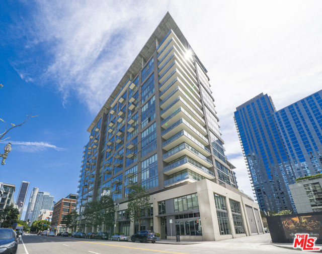 1100 S Hope Street, Los Angeles CA: https://media.crmls.org/mediaz/7037768a-bdf5-459a-8624-3a09ce502b2e.jpg