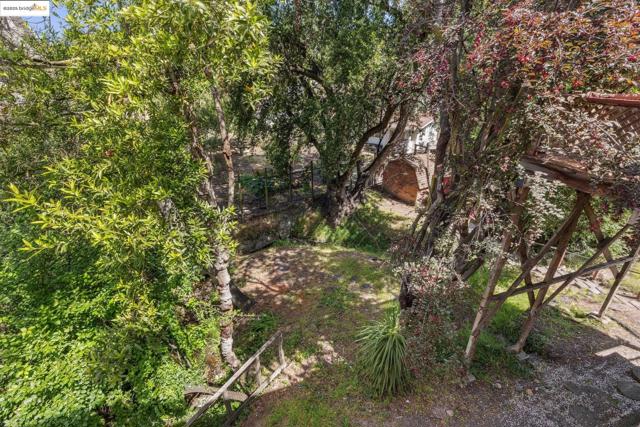 1675 Visalia Ave, Berkeley CA: https://media.crmls.org/mediaz/7037d06f-94ac-4fac-863c-7a94435aec72.jpg