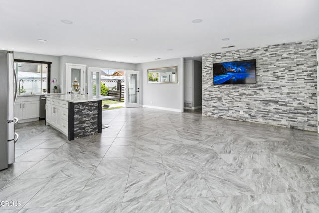 1712 N 7th Place, Port Hueneme CA: https://media.crmls.org/mediaz/7037dfd9-dace-47d4-95d0-853b5930b5d7.jpg