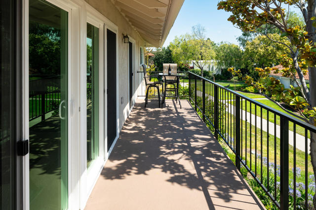 2196 Via Mariposa E, Laguna Woods CA: https://media.crmls.org/mediaz/70381763-b7bf-481a-967c-12b90825ff3d.jpg