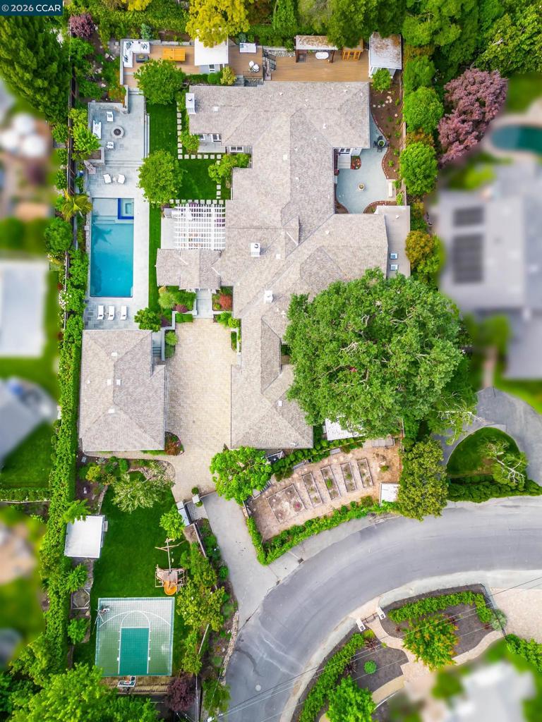 https://media.crmls.org/mediaz/7038754d-f24f-4643-bc91-bfb8f5f144f3.jpg?preset=X-Large