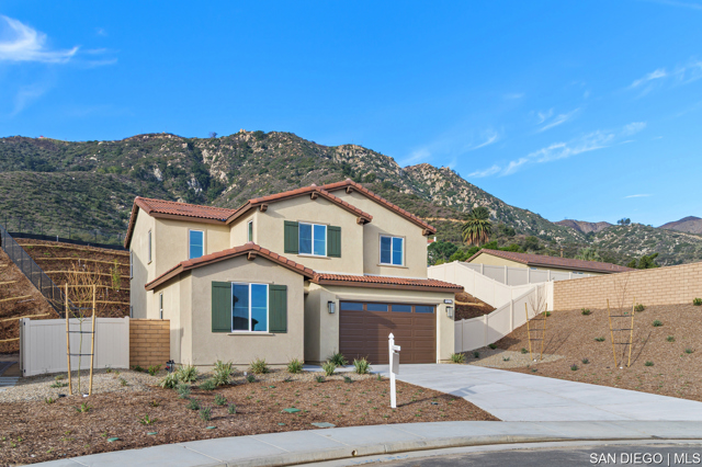 15217 Dawning CT, Lake Elsinore CA: https://media.crmls.org/mediaz/7038b8e0-07aa-49f2-bd4e-3ec5b0c049b5.jpg