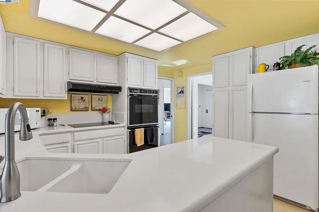 3803 Cheshire Ct, Pleasanton CA: https://media.crmls.org/mediaz/7038e9e9-2c59-40d9-92cb-560d8893f440.jpg