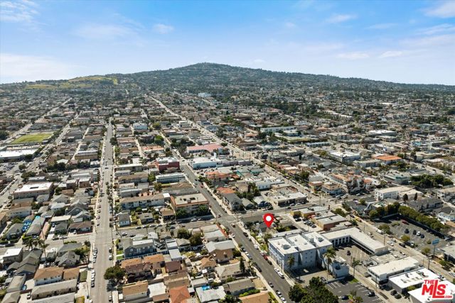 584 W 10th Street, San Pedro CA: https://media.crmls.org/mediaz/703983de-6d97-48c8-90f1-fa3cb66ec346.jpg