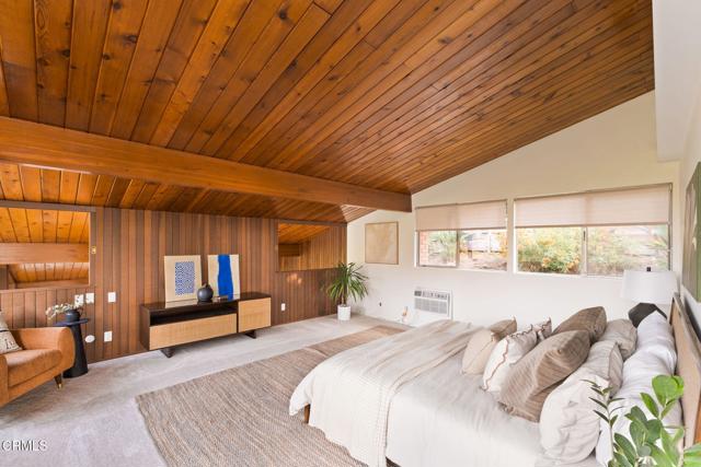 1256 Club House Drive, Pasadena CA: https://media.crmls.org/mediaz/70399647-0fa8-47f3-a72d-df8d768a45f4.jpg