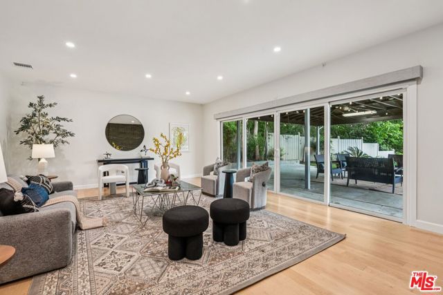 240 Oakhurst Lane, Arcadia CA: https://media.crmls.org/mediaz/7039a508-6cd8-4f83-9c30-e44df1b2c65e.jpg