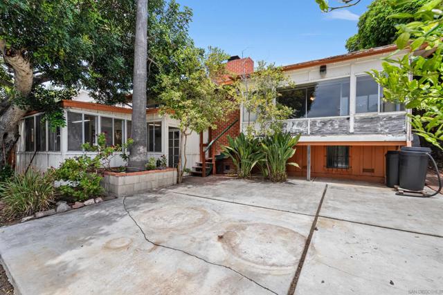 719 Marsolan Ave, Solana Beach CA: https://media.crmls.org/mediaz/7039aa79-f76f-4ac5-81da-d5513457ee10.jpg